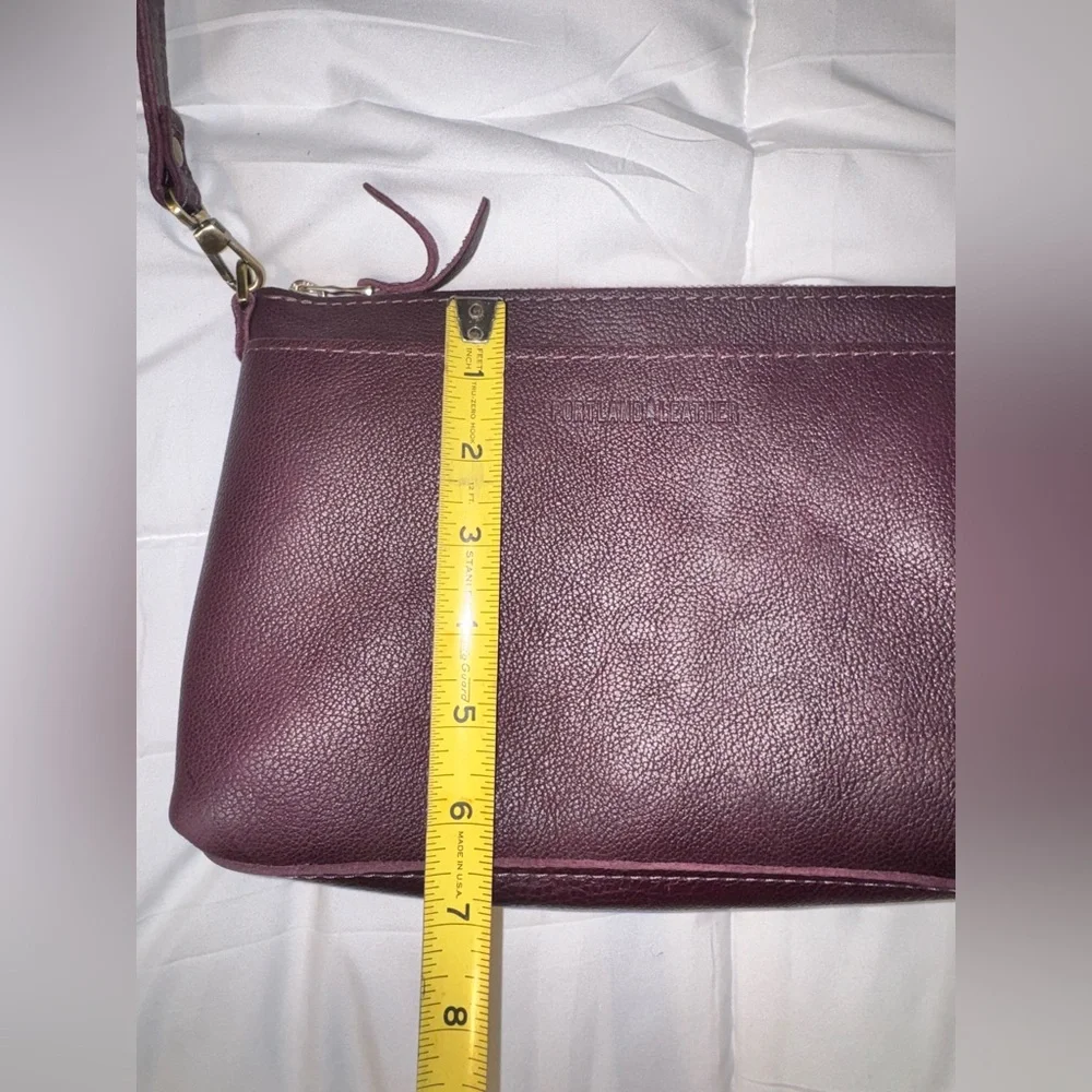 Portland Leather Poppy Classic Bag in Plum EUC - Picture 8 of 9